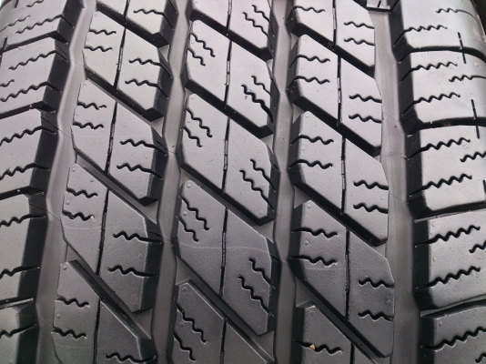 ขายแม็กTOYOTA FORTUNER ขอบ17 พร้อมยางMICHELIN265/65R17 ยางสัปดาห์ที่49ปี12 ดอกยางนิ่มลึกไม่ร้าวไม่แตกลายดอกเต็ม (สภาพ90\%) จำนวน 1 ชุด พร้อมน๊อตแท้ 24 ตัว