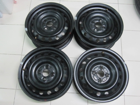 ขายกะทะล้อป้ายแดง Toyota Yaris ขอบ 14 ทั้งชุด 4 วง 500 บาท