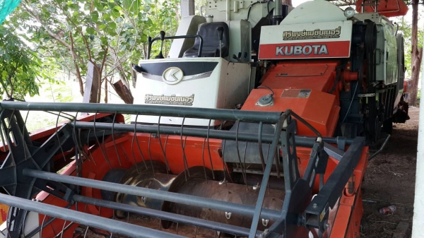 ขายรถเกี่ยวข้าว คูโบต้า แพ็คคุ่ DC60 สภาพพร้อมใช้งาน เครื่องดี ใช้งานทุกปี ช่วงล่างดี ตู้สีดี