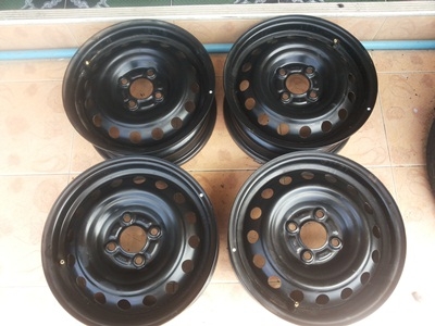 ขายล้อกะทะขอบ14 4รู100 พร้อมฝาครอบ 4 วง