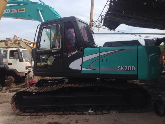 ขายรถแมคโครSK200-3 สภาพพร้อมใช้ สนใจติดต่อ บอย 085-156-2314