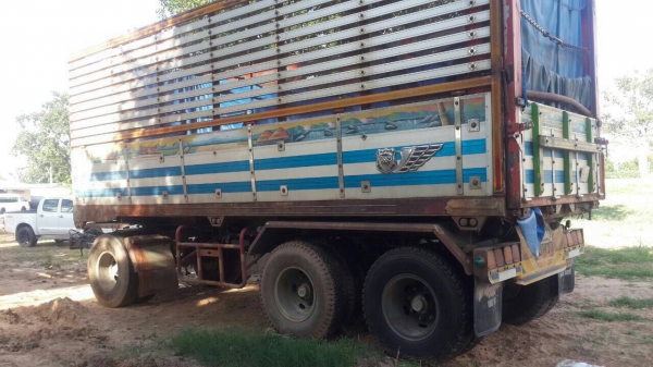 ขายลูกพ่วง3เพลาแท้ๆล้อยกได้กะบะปิเนียมสวยๆคับ