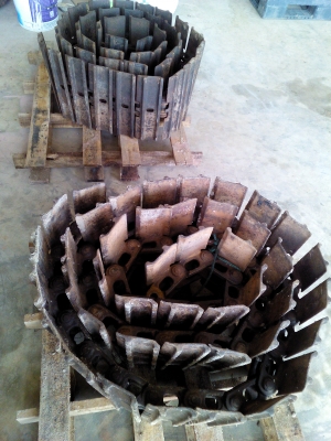 ขายเเทรคแบคโฮเล็กใช้ได้กับ pc20,25,30 ราคาถูกๆครับ