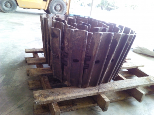 ขายเเทรคแบคโฮเล็กใช้ได้กับ pc20,25,30 ราคาถูกๆครับ