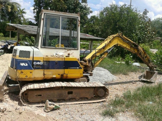 komatsu pc40-6 รถสวย เครื่องดี สภาพพร้อมใช้งาน รถยังใช้งานอยู่ ราคาคุยได้ 087-2976734