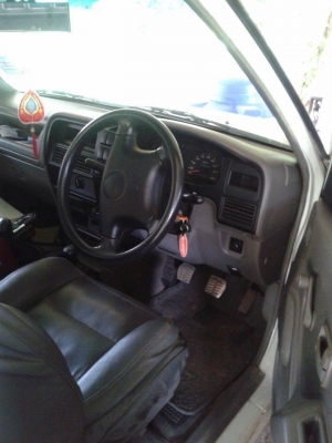 อีซูซุ ดราก้อน ปี 87 สีขาว 4x4 รถใช้มือเดียว อีซูซุ ดราก้อน ปี 87 สีขาว 4x4 รถใช้มือเดียว