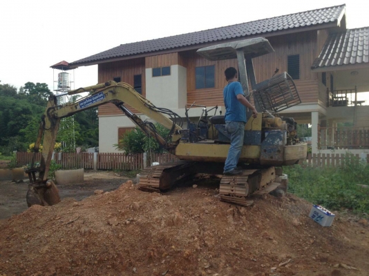 6ล้ออีซูสุบรรทุกติดเครน3ตัน ขายคู่กับ komatsu pc 40-6 สภาพสวยพร้อมใช้งาน ใช้งานอยู่ทั้งสองคัน ขายคู่หรือแยกก็ได้ 087-2976734