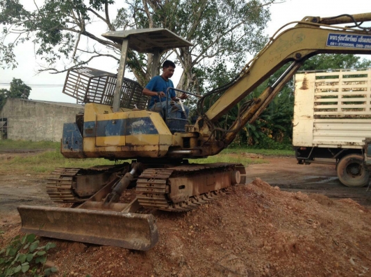 6ล้ออีซูสุบรรทุกติดเครน3ตัน ขายคู่กับ komatsu pc 40-6 สภาพสวยพร้อมใช้งาน ใช้งานอยู่ทั้งสองคัน ขายคู่หรือแยกก็ได้ 087-2976734