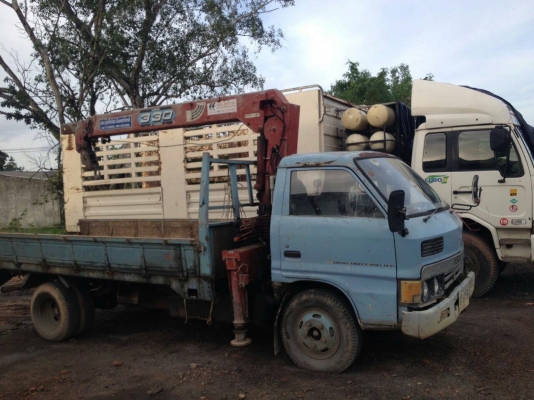 6ล้ออีซูสุบรรทุกติดเครน3ตัน ขายคู่กับ komatsu pc 40-6 สภาพสวยพร้อมใช้งาน ใช้งานอยู่ทั้งสองคัน ขายคู่หรือแยกก็ได้ 087-2976734
