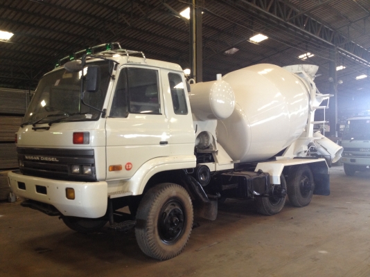 NISSAN UD CW430 โม่ปูน สภาพสวย เครื่องดี ปั้มโม่ดี โม่หมุนได้ คลุทซีสวย เก็บใหม่ทั้งคันสภาพเหมือนใหม่ ไม่มีปูนค้างโม่