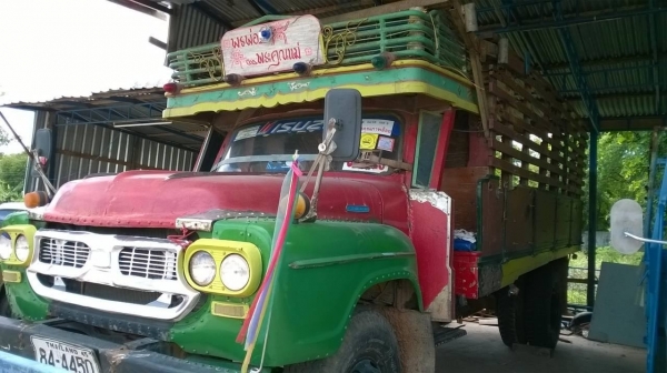 ขาย 6 ล้อหัวยาว สภาพสวยจัดยางใหม่ทั้ง 6 เส้น  เครื่อง 6BD1 165 HP เฟืองท้ายจัมโบ้ สโลว์เกียร์กลาง คัสซีสวยตลอดเส้น ทะเบียนเต็มพร้อมโอน