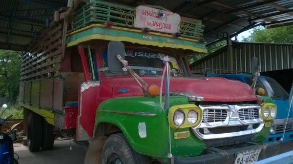 ขาย 6 ล้อหัวยาว สภาพสวยจัดยางใหม่ทั้ง 6 เส้น  เครื่อง 6BD1 165 HP เฟืองท้ายจัมโบ้ สโลว์เกียร์กลาง คัสซีสวยตลอดเส้น ทะเบียนเต็มพร้อมโอน