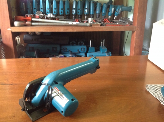 ขายเครื่องตัดกระเบื้องไร้สาย Makita 3 3/8" สภาพใหม่เก่าเก็บ