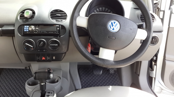 VOLKSWAGEN - NEW BEETLE - 2.0 AT ปี2002 สีเงิน(ตะกั่ว) เกียร์อัตโนมัติ เครื่องเบนซิน 2000cc VOLKSWAGEN - NEW BEETLE - 2.0 AT ปี2002 สีเงิน(ตะกั่ว) เกียร์อัตโนมัติ เครื่องเบนซิน 2000cc