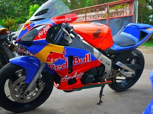ขาย Cbr 400 แฟริ่ง Rc211 พร้อมทะเบียนแท้ สีใหม่ ราคา 82000 ขาย Cbr 400 แฟริ่ง Rc211 พร้อมทะเบียนแท้ สีใหม่ ราคา 82000