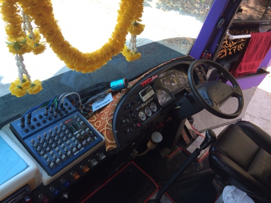 ขายรถทัวร์ 2 ชั้น ปรับอากาศ VIP 8 ล้อ จร้าาา ราคาคุยได้ สนใจติดต่อคุณอ้วน  086 - 830 -4277 / 084 - 010 -1678