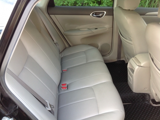 NISSAN, SYLPHY 1.6 E โฉม ปีปัจจุบัน เกียร์ออโต้ สีดำ