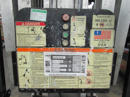 ขายรถกระเช้ารถกระเช้าขากรรไกร  ขึ้น-ลง แนวดิ่ง  JLG มือสอง รุ่น 41AM (สูง  12.42 M.) ราคา 200,000 บาท (เท่านั้น)