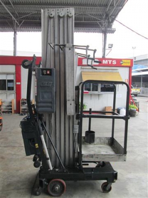 ขายรถกระเช้ารถกระเช้าขากรรไกร  ขึ้น-ลง แนวดิ่ง  JLG มือสอง รุ่น 41AM (สูง  12.42 M.) ราคา 200,000 บาท (เท่านั้น)