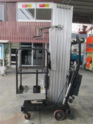 ขายรถกระเช้ารถกระเช้าขากรรไกร  ขึ้น-ลง แนวดิ่ง  JLG มือสอง รุ่น 41AM (สูง  12.42 M.) ราคา 200,000 บาท (เท่านั้น)