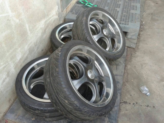 ขายล้อแม๊ก ขอบ 18" พร้อมยาง