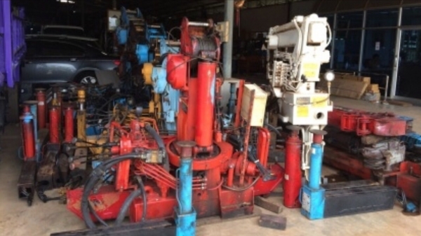 ขายเครนยูนิค 2.5 ตัน 4 ปลอก เครนมือสองสภาพดีจากญี่ปุ่น