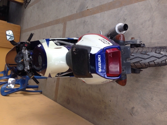 Suzuki gsx r5 in เดิมๆพร้อมวิ่งสภาพนี้หาไม่ได้อีกแล้วครับ เปิดที่ 38,000 บาท สนใจ in box หรือ โทร 092-6429114 คีมสุพรรณ