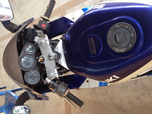 Suzuki gsx r5 in เดิมๆพร้อมวิ่งสภาพนี้หาไม่ได้อีกแล้วครับ เปิดที่ 38,000 บาท สนใจ in box หรือ โทร 092-6429114 คีมสุพรรณ