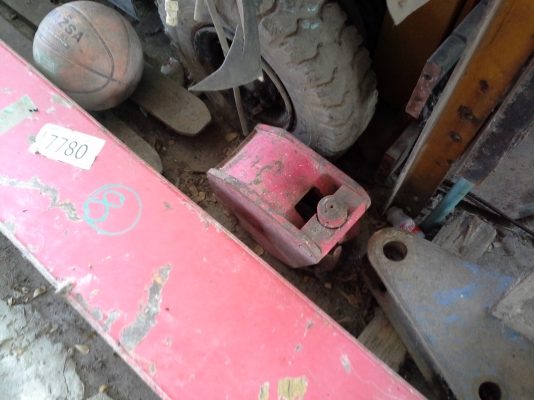 ขายเครน  TRUCKMOUNTED   UR-V   เก่สนอก ขายตามสภาพ  เครน  3  ต้น ยังไม่เคยใช้งานในไทย ขายราคาถูกมากๆค๊ะ