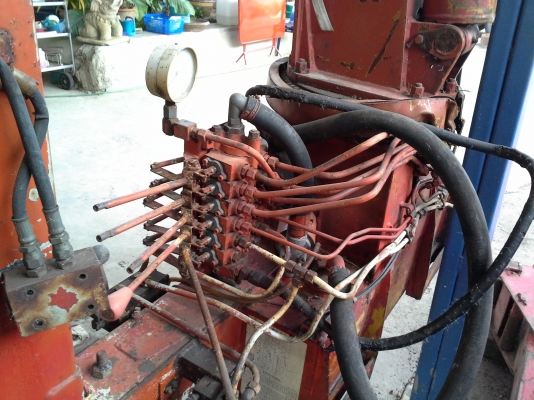 ขายเครน  TRUCKMOUNTED   UR-V   เก่สนอก ขายตามสภาพ  เครน  3  ต้น ยังไม่เคยใช้งานในไทย ขายราคาถูกมากๆค๊ะ