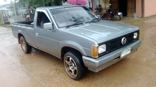 NISSAN BIG M 2.5SD ปี30 ภาษี 21กค 57 ช่วงล่างแน่น กะจกหลังไม่มี ล้อแม็ก คู่หน้า แมกไลเนอร์