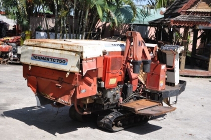 ขายรถเกี่ยว นวดข้าว yanmar ดีเซล สวยเดิมจากญี่ปุ่น ราคาถูกๆครับผม