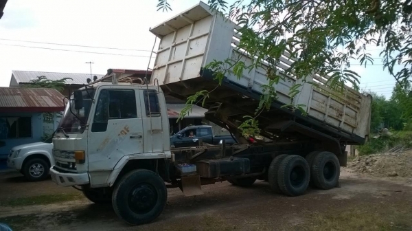 ขาย 10 ล้อ 2 เพลาดั้ม ROCKY 210F เกียร์ Easton หัวบางไม่เคยทำสี คัสซีสวยตลอดเส้น เครื่องแห้ง ทะเบียนพร้อม ราคาต่อรองได้