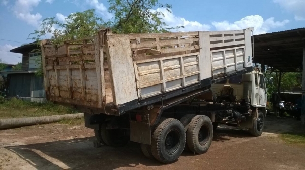 ขาย 10 ล้อ 2 เพลาดั้ม ROCKY 210F เกียร์ Easton หัวบางไม่เคยทำสี คัสซีสวยตลอดเส้น เครื่องแห้ง ทะเบียนพร้อม ราคาต่อรองได้