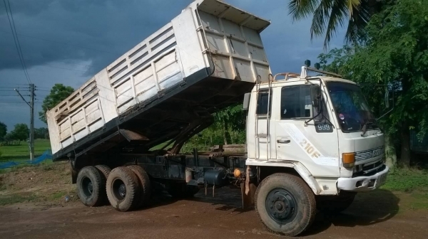 ขาย 10 ล้อ 2 เพลาดั้ม ROCKY 210F เกียร์ Easton หัวบางไม่เคยทำสี คัสซีสวยตลอดเส้น เครื่องแห้ง ทะเบียนพร้อม ราคาต่อรองได้