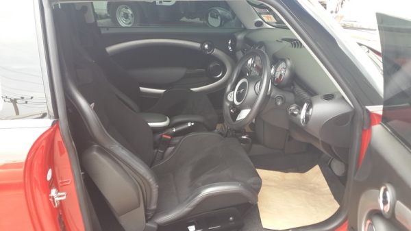 MINI COOPER JOHN COOPER WORKS 1.6 AT ปี 2011 MINI COOPER JOHN COOPER WORKS 1.6 AT ปี 2011