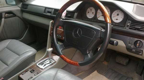 ขายถูก Benz E220 ตัวนำเข้าอังกฤษแท้ สภาพดี ขายถูก Benz E220 ตัวนำเข้าอังกฤษแท้ สภาพดี