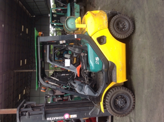 ขายรถ komatsu fg 2.5 ton แก็ส lpg+นำ้มัน