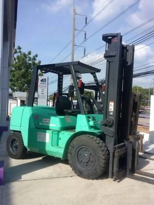 ขาย. รถโฟล์คลิฟท์ MITSUBISHI FD35 เครื่องยนต์ดีเซล เกียร์ ออโต้ เครื่องยนต์6สูบ