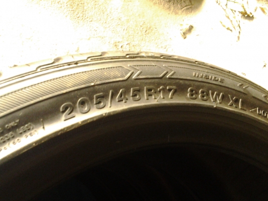 ยาง  205/45/17  ปี 12  นุ่มๆ ดอกหนาๆ