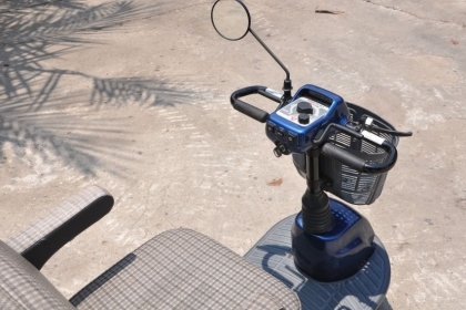 ขายรถ suzuki3ล้อ คนชราหรือผู้สูงอายุ มือสองจากญี่ปุ่นยังไม่เคยใช้งานในไทย 25,000เท่านั้นครับ