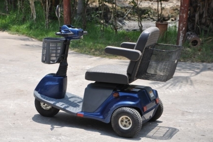 ขายรถ suzuki3ล้อ คนชราหรือผู้สูงอายุ มือสองจากญี่ปุ่นยังไม่เคยใช้งานในไทย 25,000เท่านั้นครับ