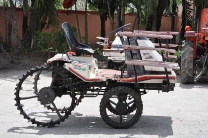 ขายรถดำนา iseki4แถว / yanmarสวยๆ 35,000 เท่านั้นครับ