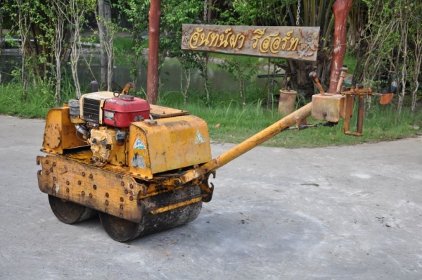 ขายรถบดดิน BOMAGสวยเดิมจากญ๊่ปุ่น 59,000 เท่านั้น