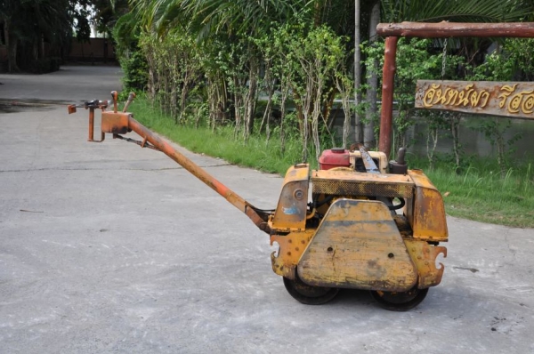 ขายรถบดดิน BOMAGสวยเดิมจากญ๊่ปุ่น 59,000 เท่านั้น