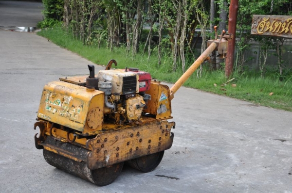 ขายรถบดดิน BOMAGสวยเดิมจากญ๊่ปุ่น 59,000 เท่านั้น