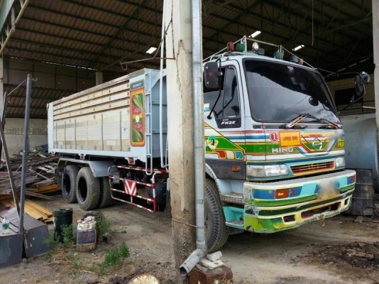 รถฮีโน่ 10 ล้อดั้ม FM2K  240 แรงม้า. ปี 41  สนใจติดต่อ  081 - 6079515