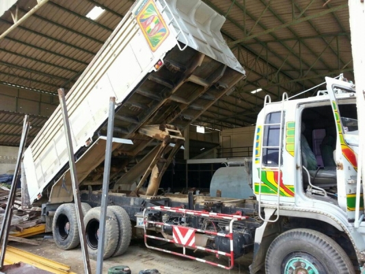 รถฮีโน่ 10 ล้อดั้ม FM2K  240 แรงม้า. ปี 41  สนใจติดต่อ  081 - 6079515