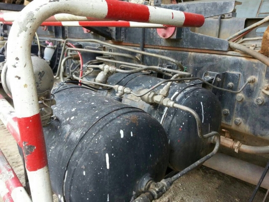 รถฮีโน่ 10 ล้อดั้ม FM2K  240 แรงม้า. ปี 41  สนใจติดต่อ  081 - 6079515