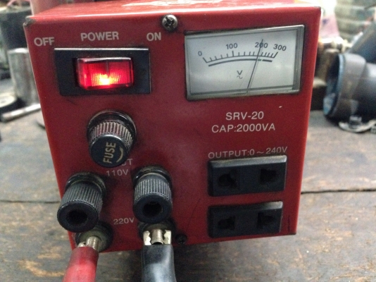 ขายหม้อแปลงไฟฟ้า Slide Regulator Chuan hsin ไฟเข้า 110V หรือ 220V ก็ได้ ไฟออกได้ตั้งแต่ 0-240 VAC สภาพสวย พร้อมใช้งาน ขาดเพียงจุกปรับด้านบน